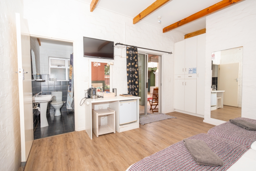 6 Bedroom Property for Sale in Middedorp Western Cape